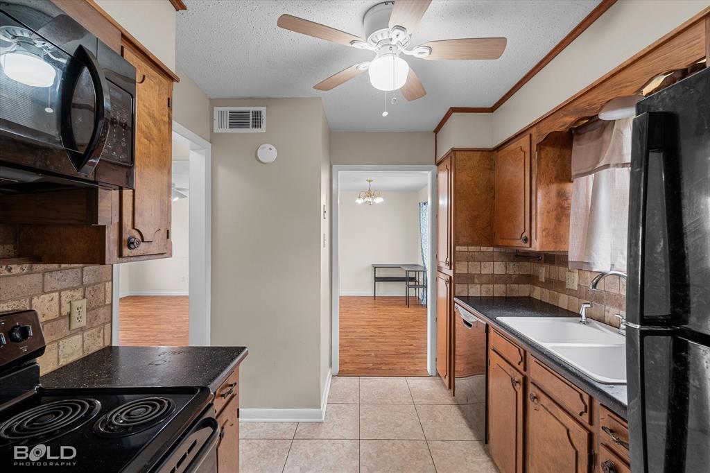 121 Carriage Square Drive Property Photo 10