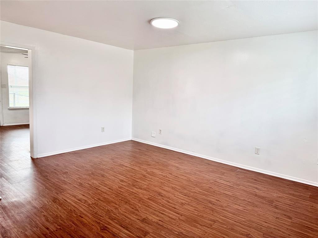 441 Sw Thomas Street D Property Photo 1
