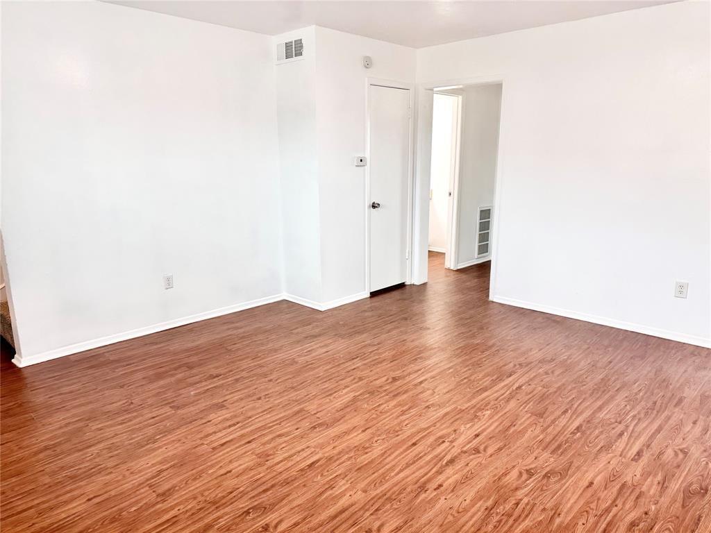 441 Sw Thomas Street D Property Photo 2