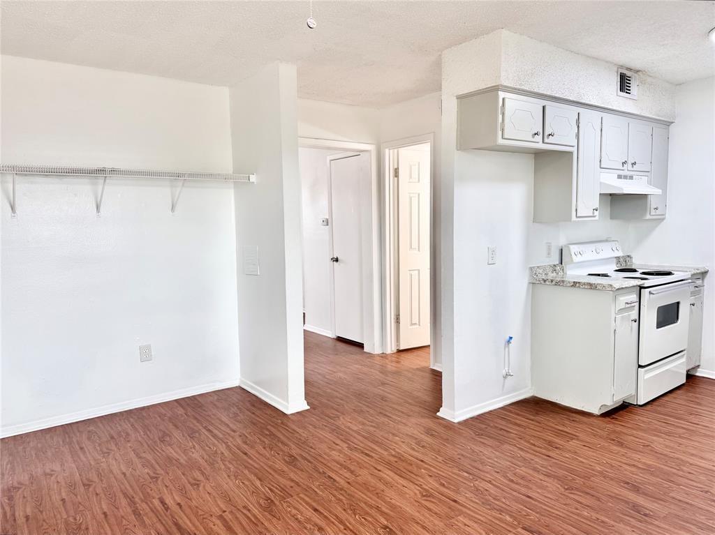 441 Sw Thomas Street D Property Photo 9