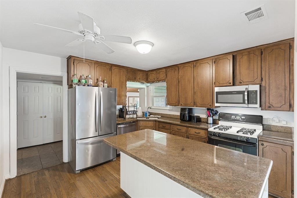 3504 Corto Avenue Property Photo 8