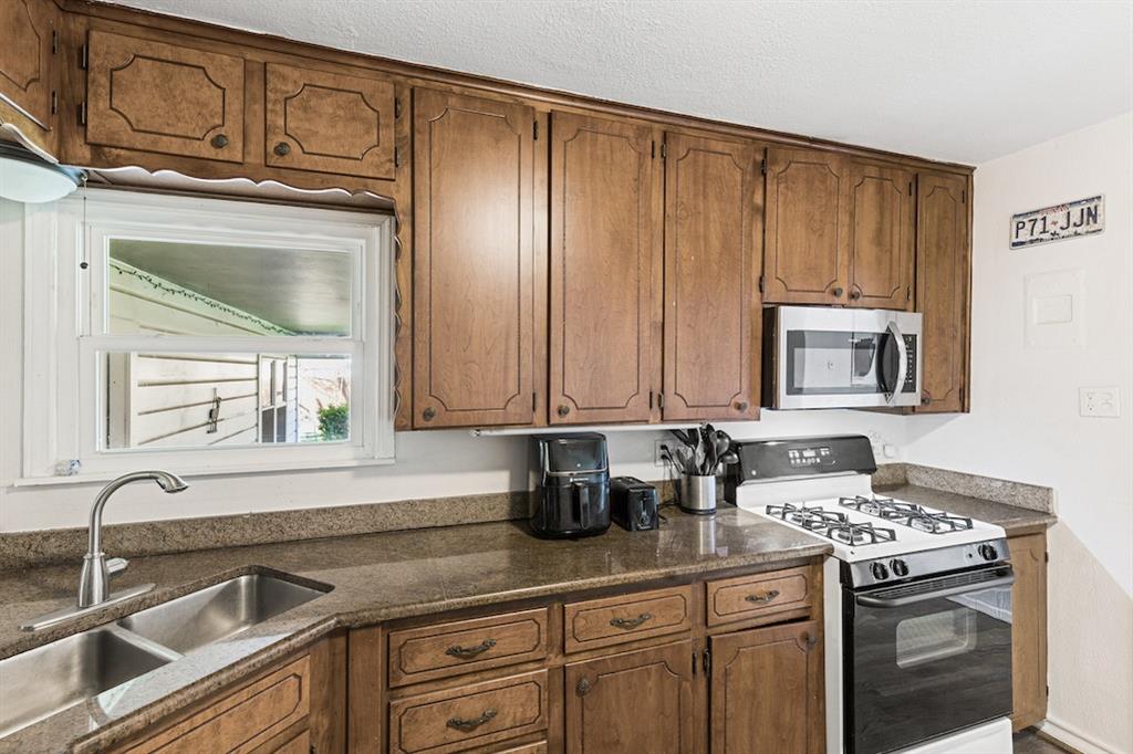 3504 Corto Avenue Property Photo 9