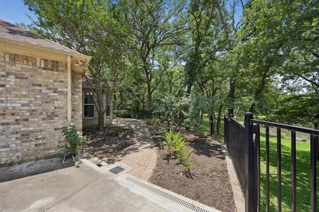 939 Garnet Cove Property Photo 5