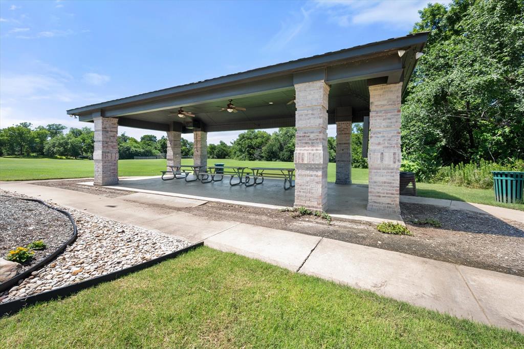 2801 Knotted Oaks Trail Property Photo 39