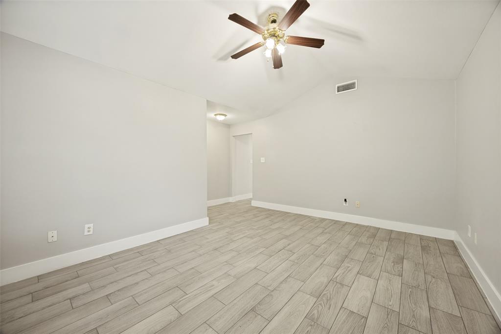1009 Enlow Circle Property Photo 4