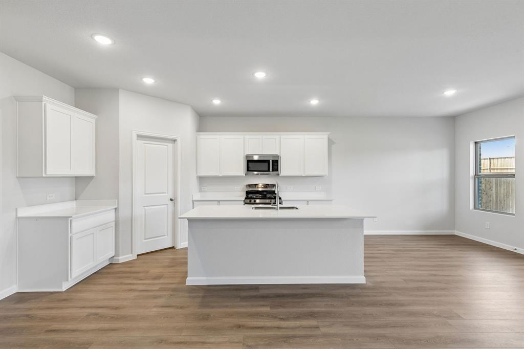 3807 Brewster Lane Property Photo 4