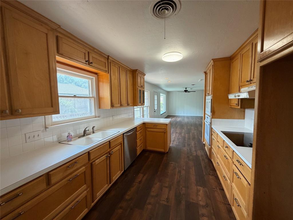 3100 Cortez Drive Property Photo 6
