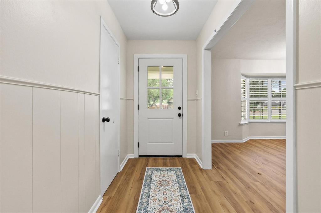 2505 Meadows Lane Property Photo 8