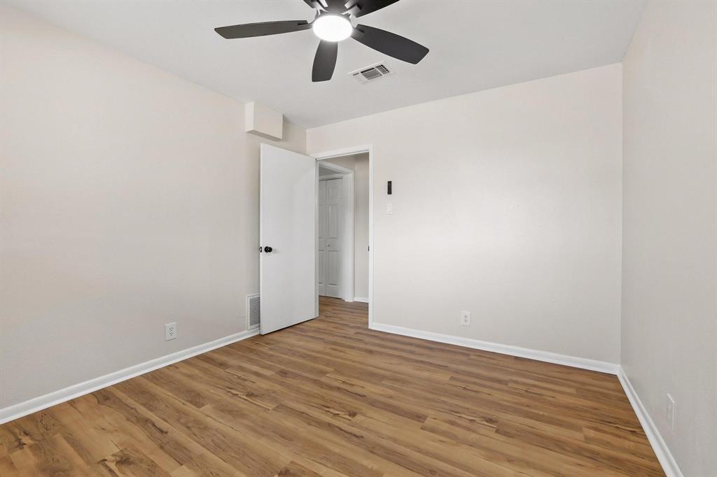 2505 Meadows Lane Property Photo 27