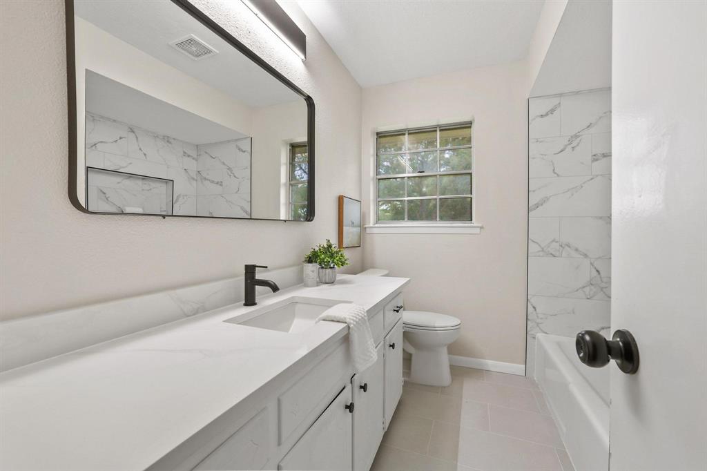 2505 Meadows Lane Property Photo 28