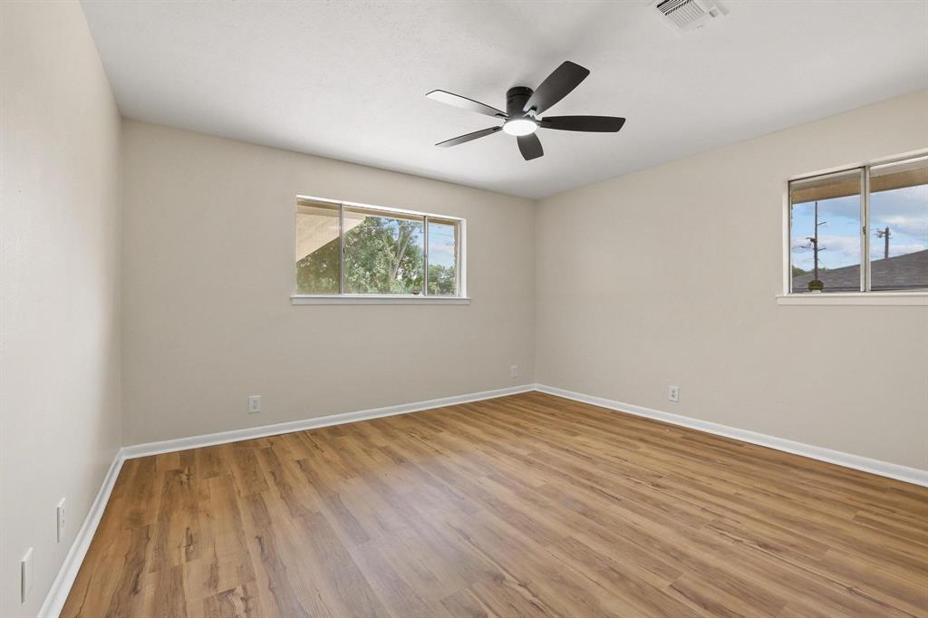 2505 Meadows Lane Property Photo 32