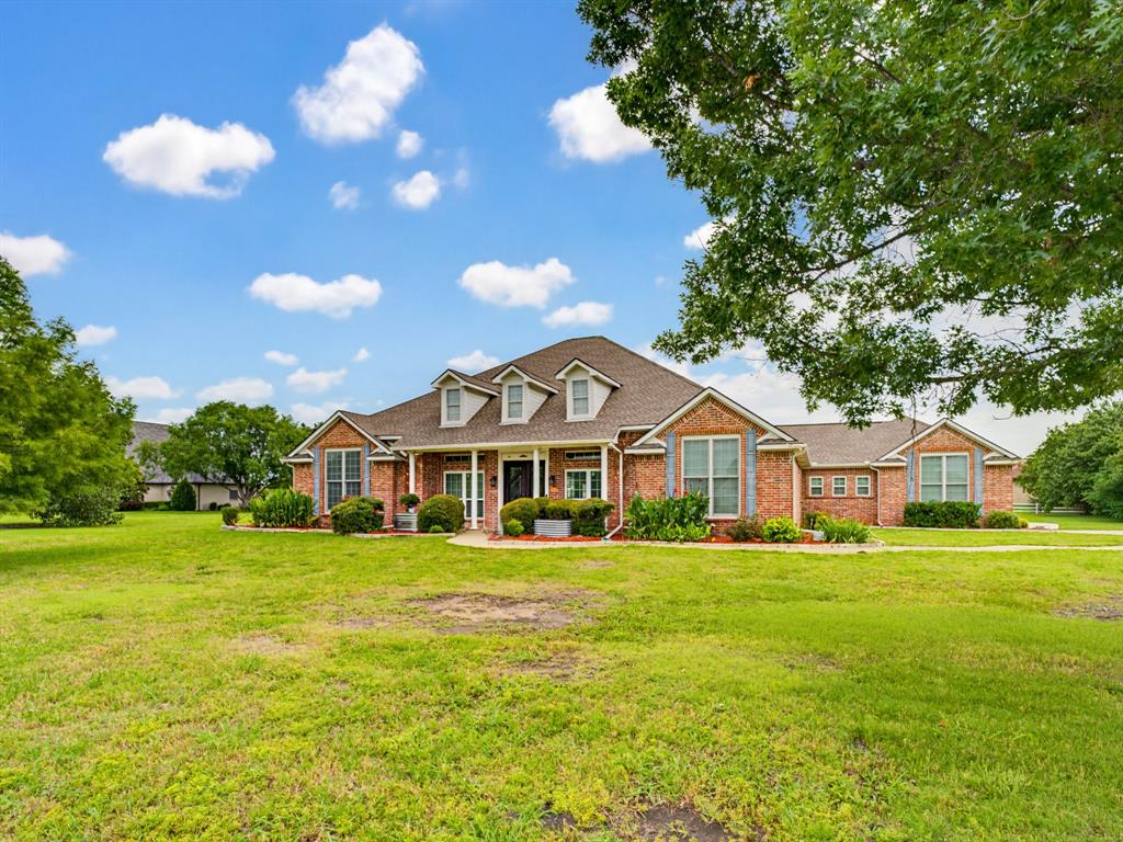 201 Willowcrest Property Photo 2