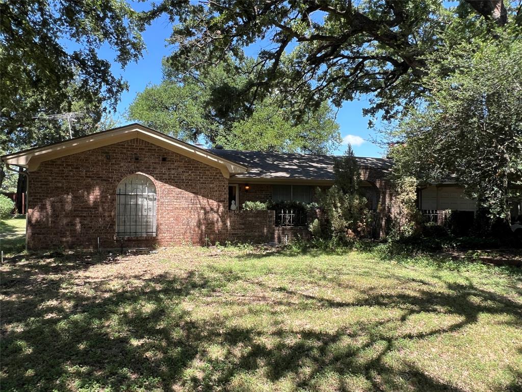 5207 Apache Court Property Photo 1