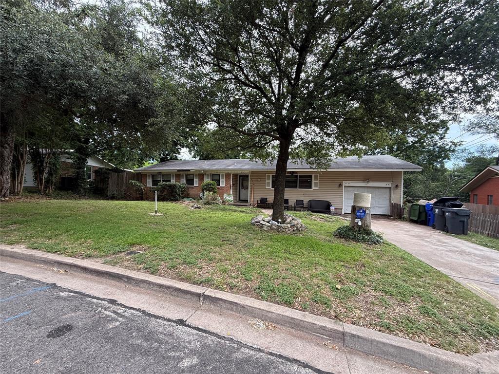 2324 Oak Cliff Drive Property Photo 1