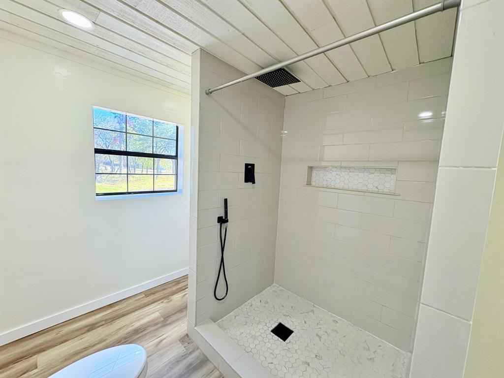 905 2nd St Property Photo 17