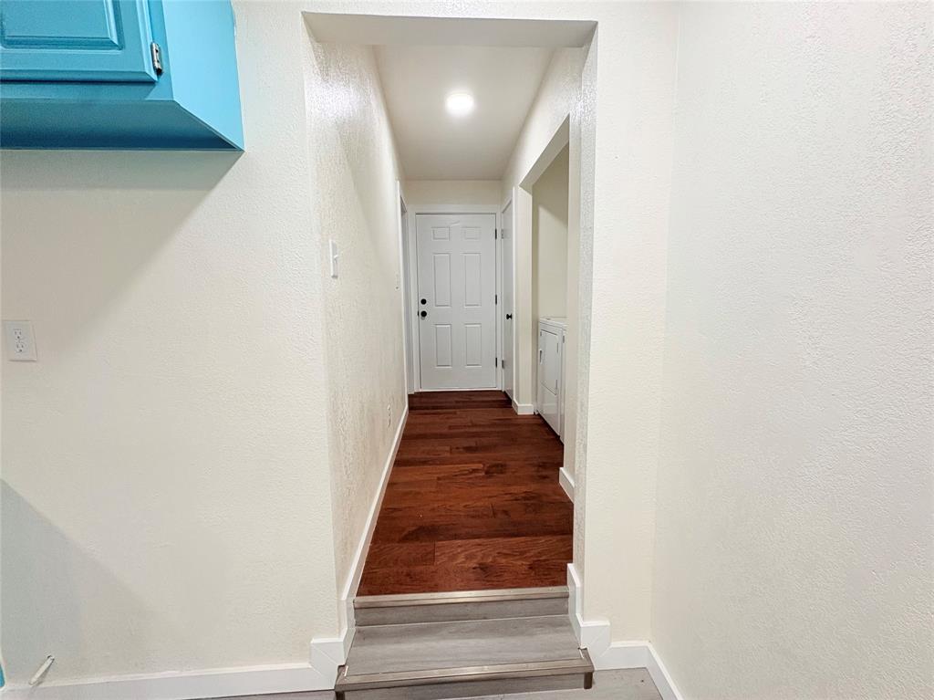 905 2nd St Property Photo 21