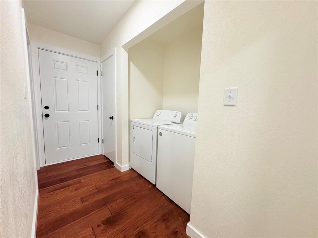905 2nd St Property Photo 22