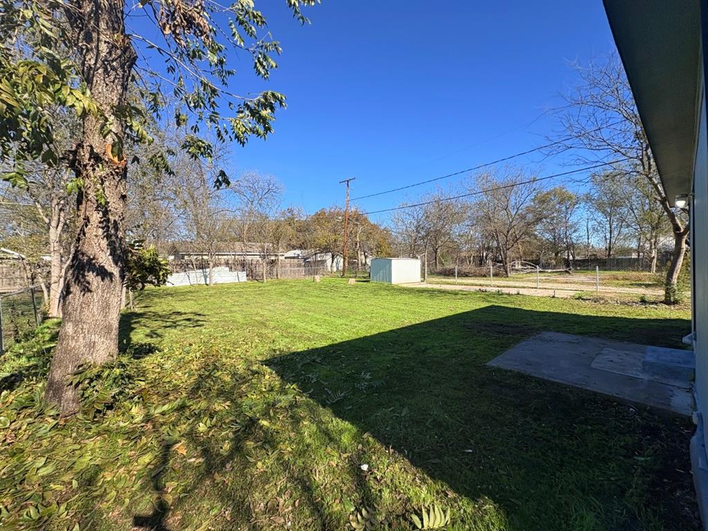 905 2nd St Property Photo 23