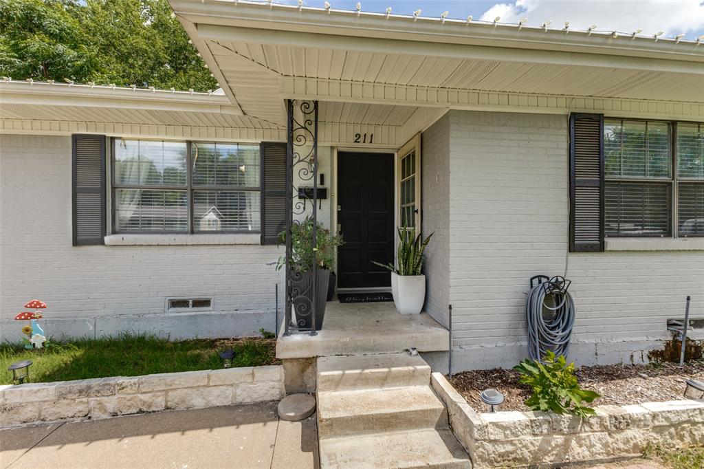 211 Brazos Street Property Photo 6