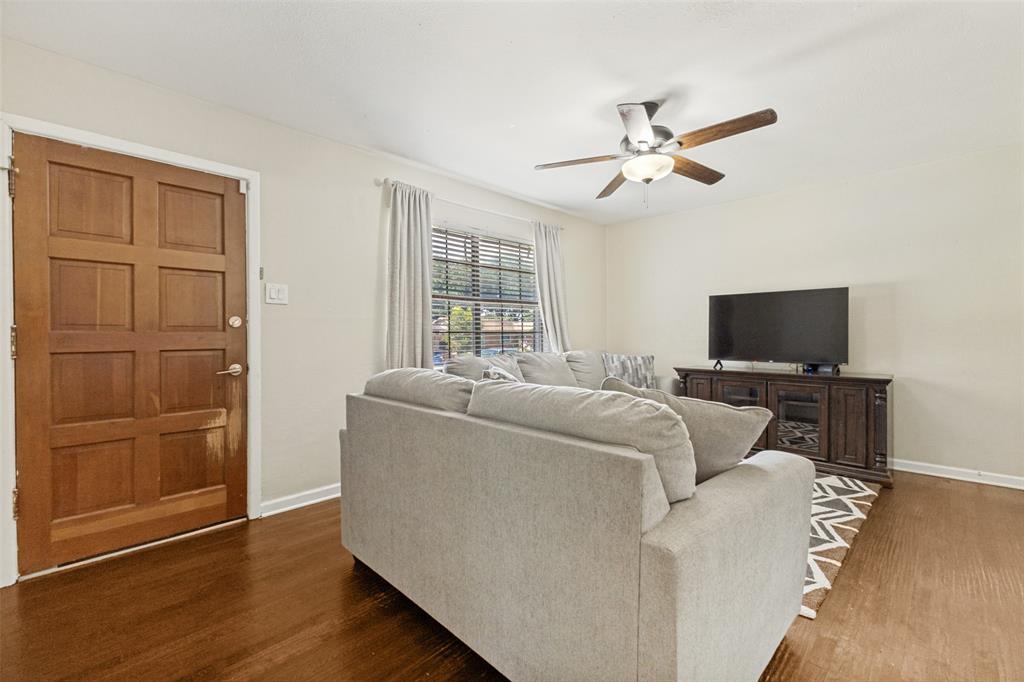 211 Brazos Street Property Photo 7