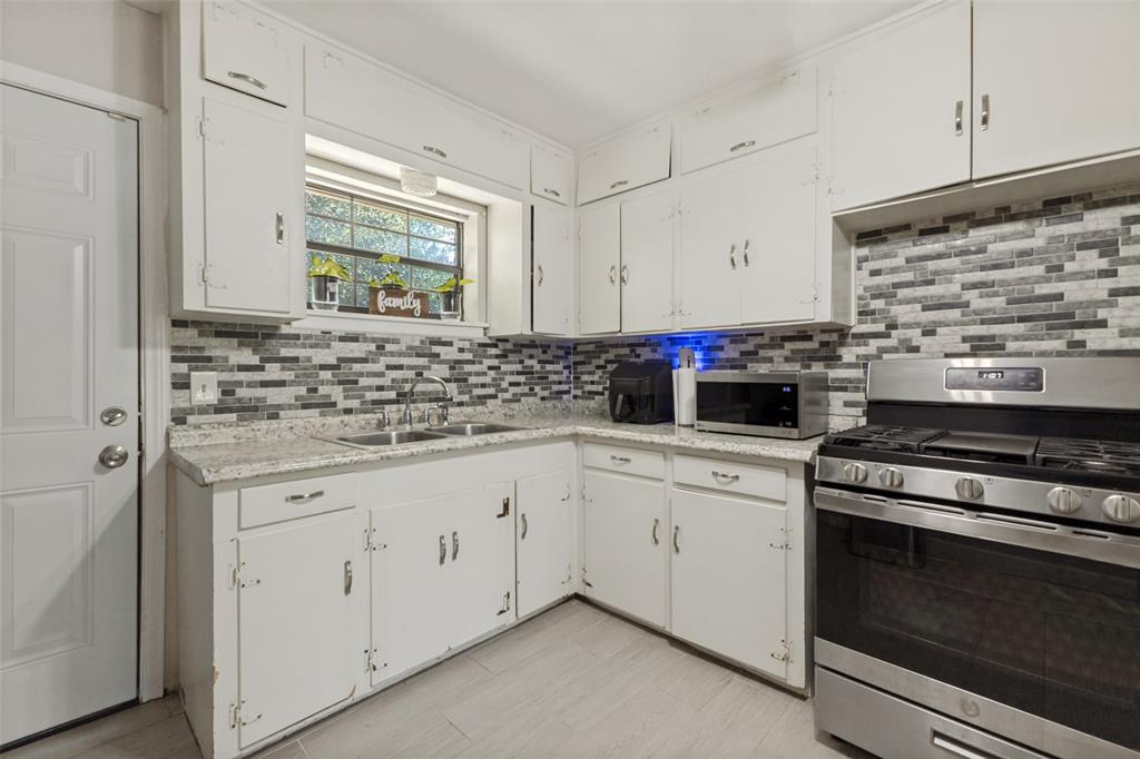 211 Brazos Street Property Photo 10