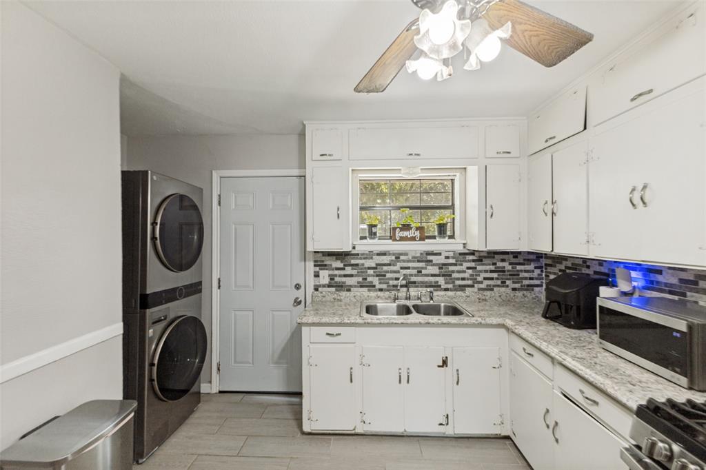 211 Brazos Street Property Photo 12