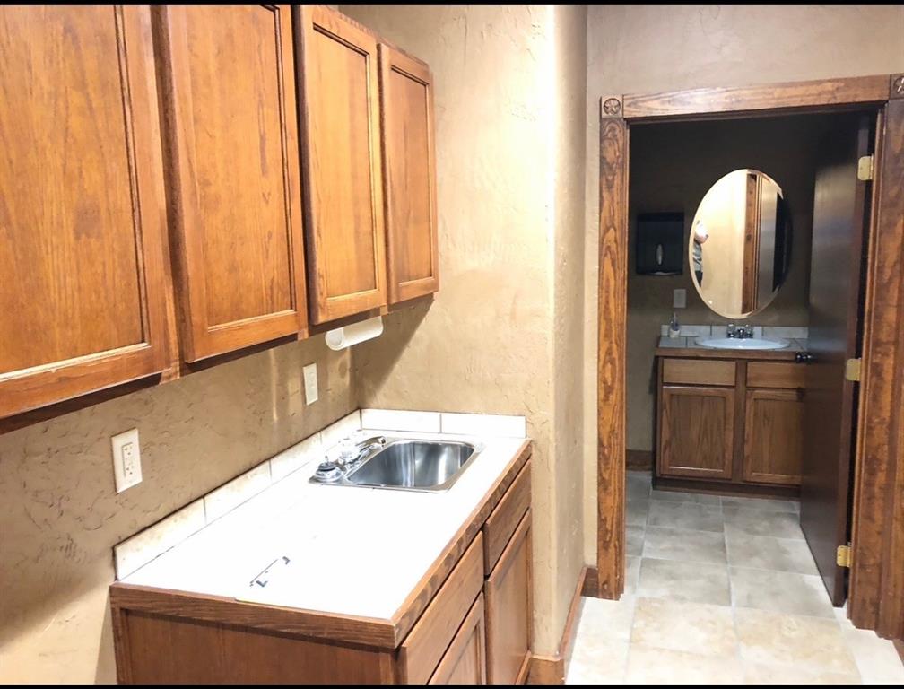 903 Interstate Highway 30 Property Photo 16