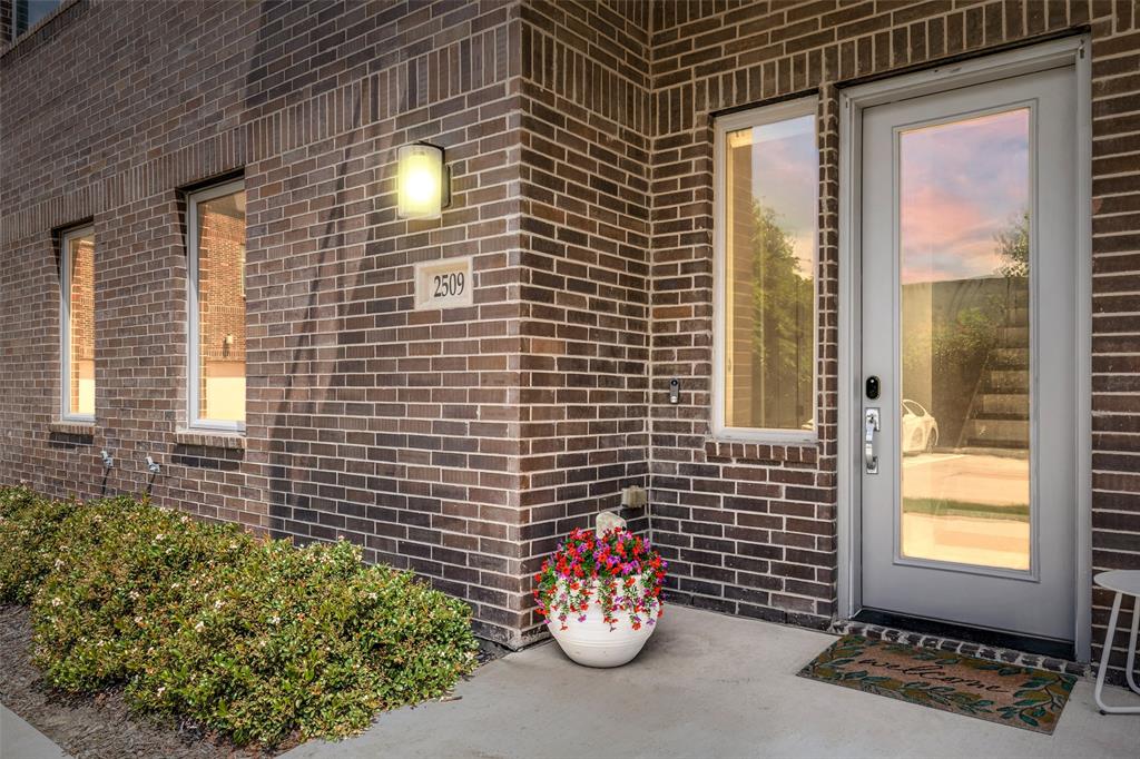 2509 Vintage Place Circle Property Photo 3