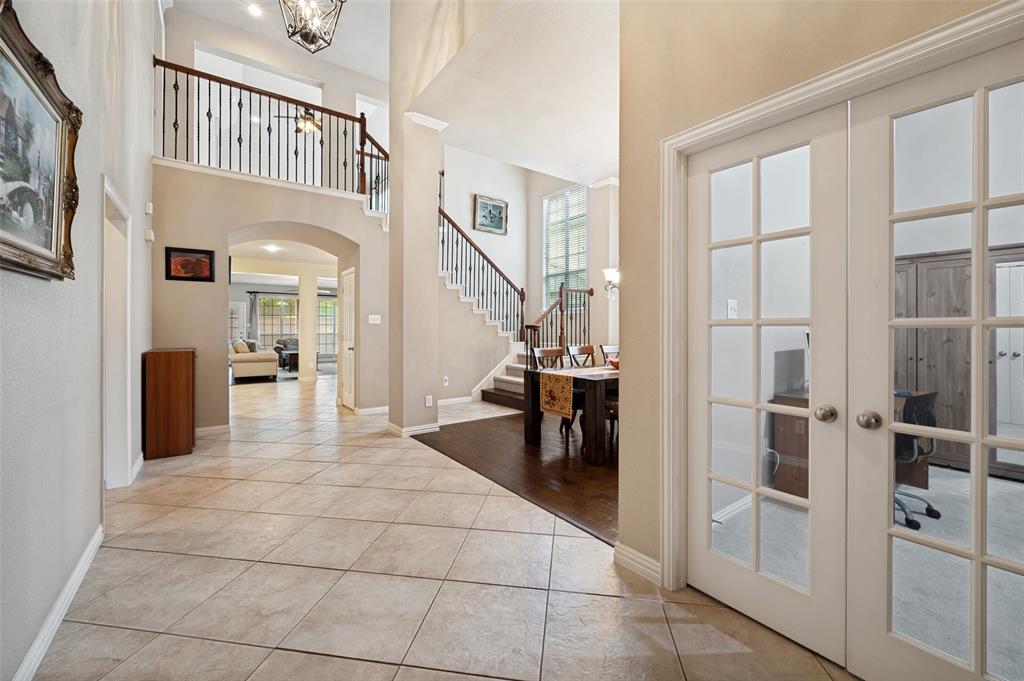 2848 Forest Manor Drive Property Photo 2