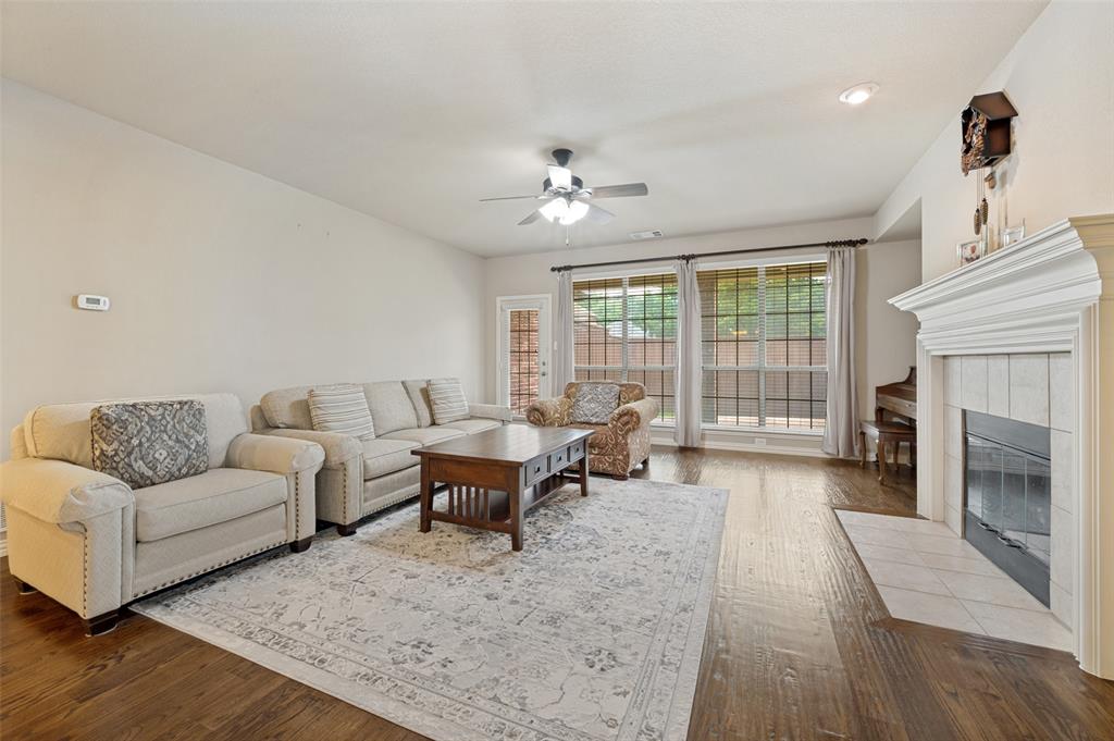 2848 Forest Manor Drive Property Photo 5