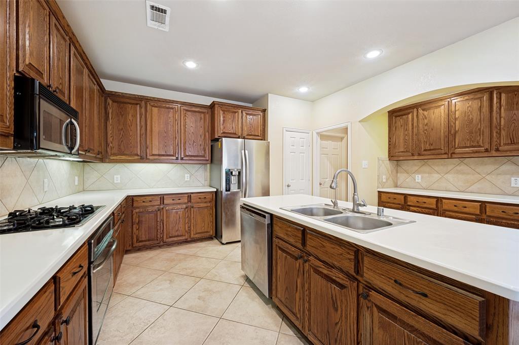 2848 Forest Manor Drive Property Photo 9