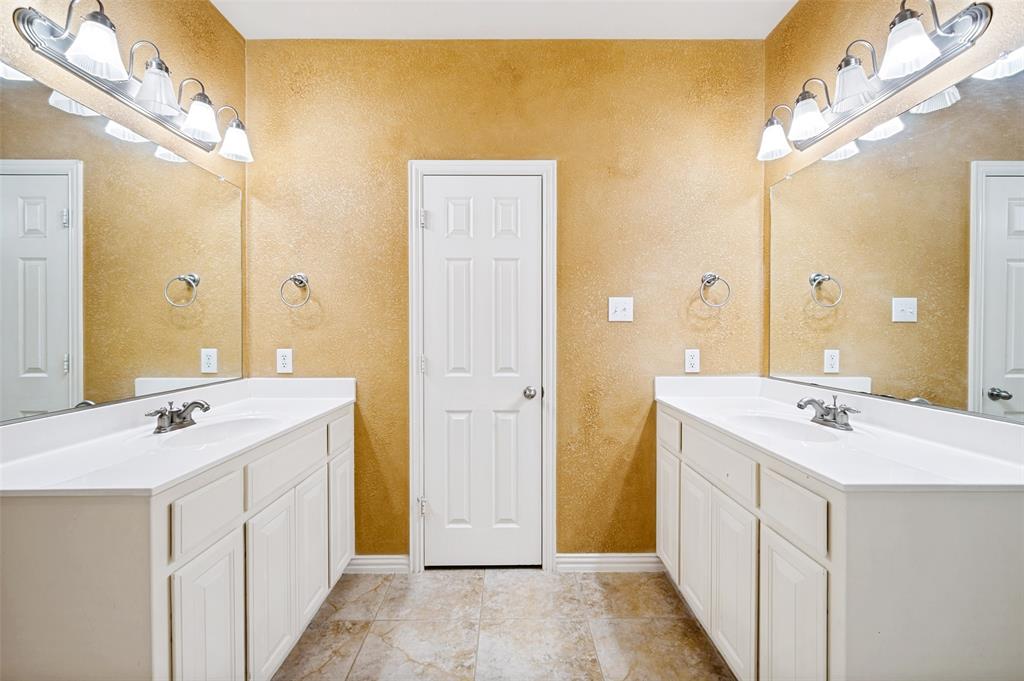 2848 Forest Manor Drive Property Photo 13
