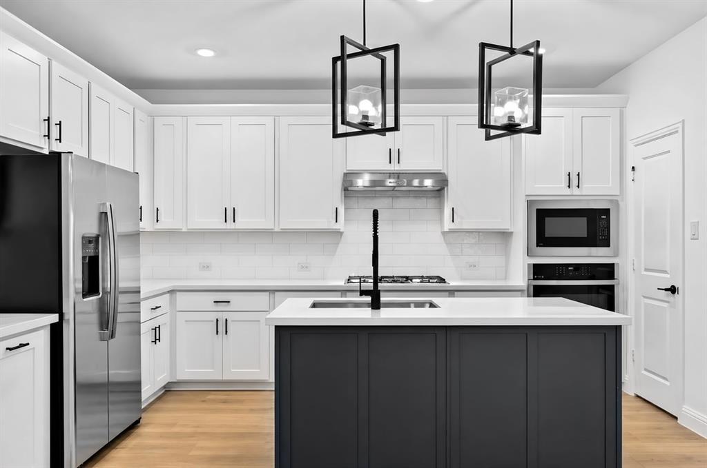 1113 Beebalm Mews Property Photo 2