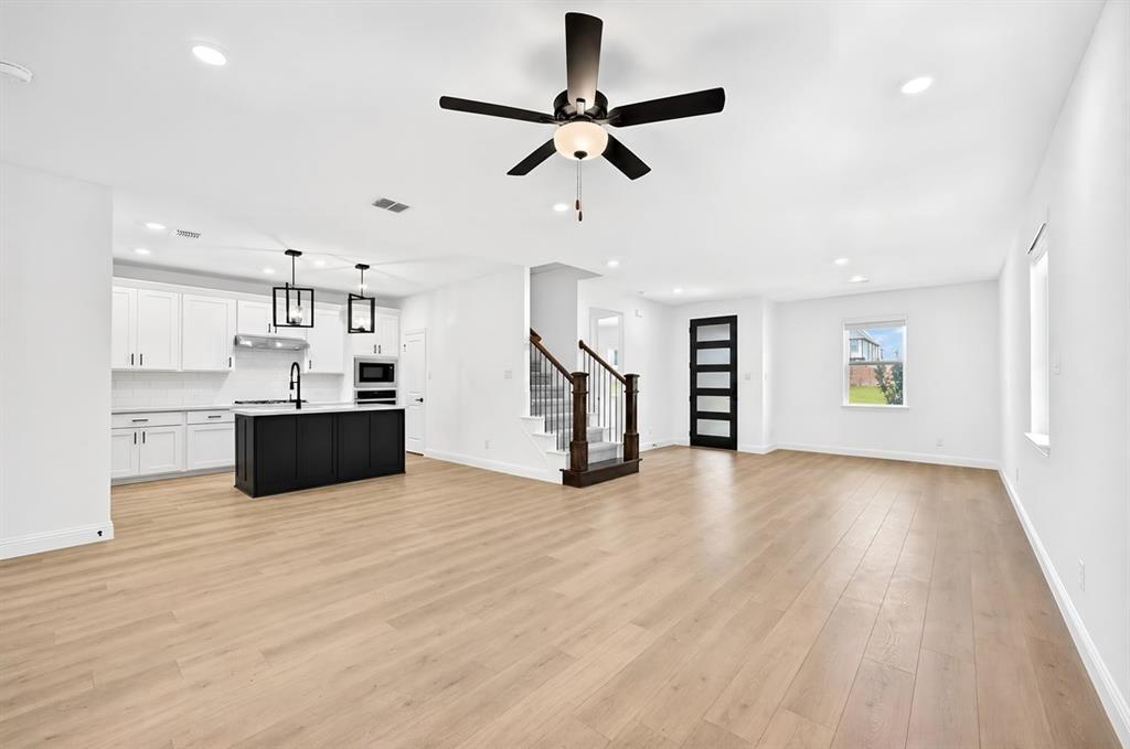 1113 Beebalm Mews Property Photo 3