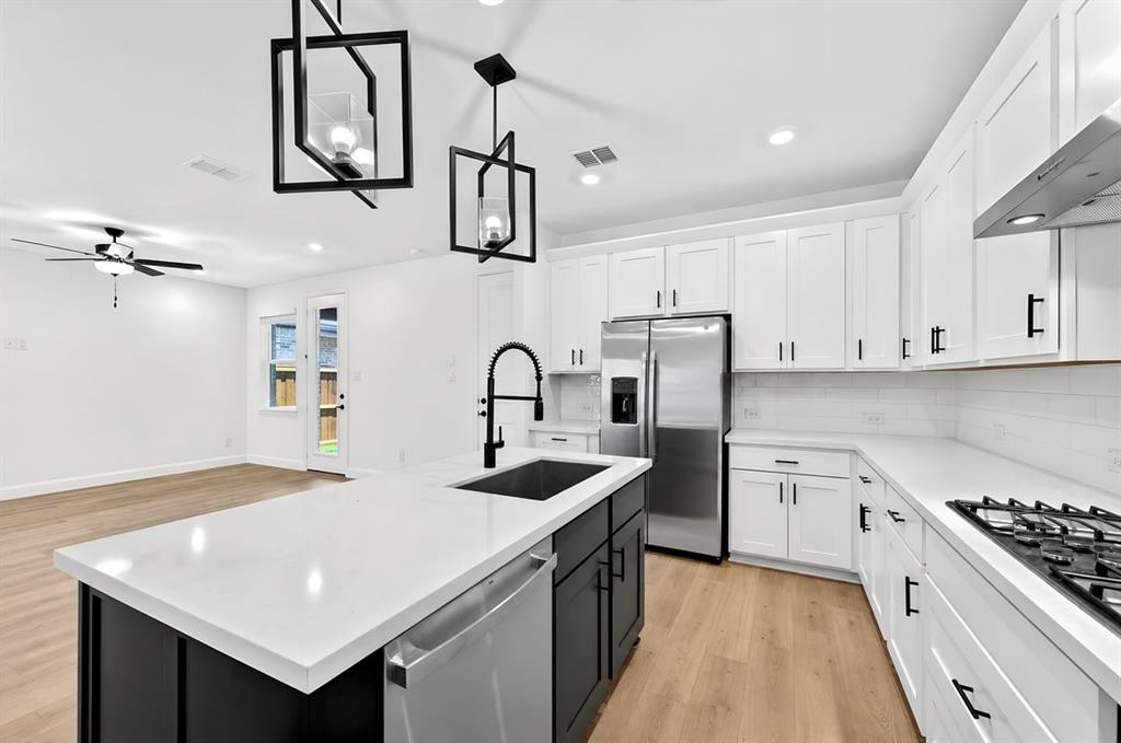 1113 Beebalm Mews Property Photo 10
