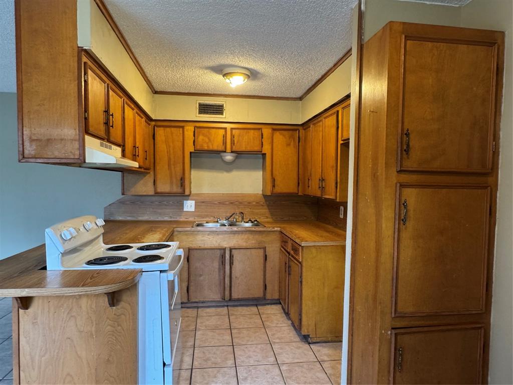 212 N Mimosa Property Photo 7
