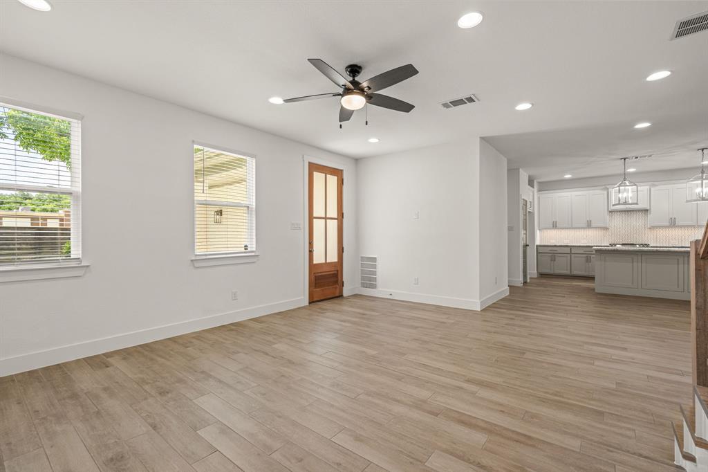5618 Oaks Lane Property Photo 6