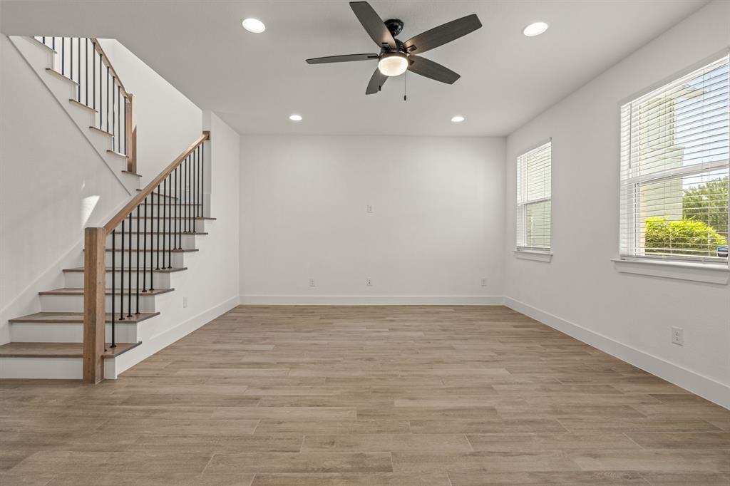 5618 Oaks Lane Property Photo 7