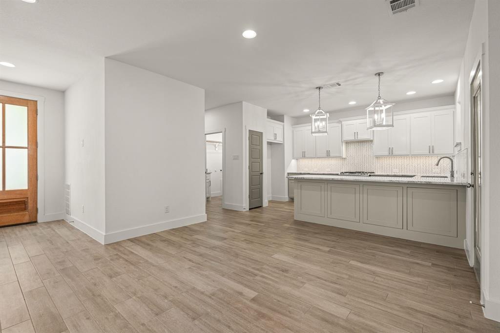 5618 Oaks Lane Property Photo 11