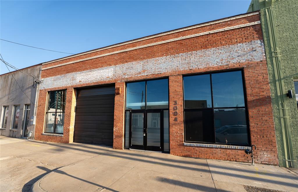 3004 Commerce Street Property Photo 1