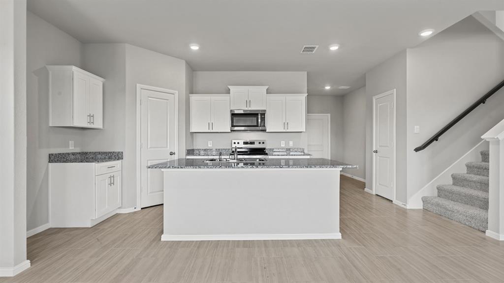 8401 Bluebonnet Bend Road Property Photo 2