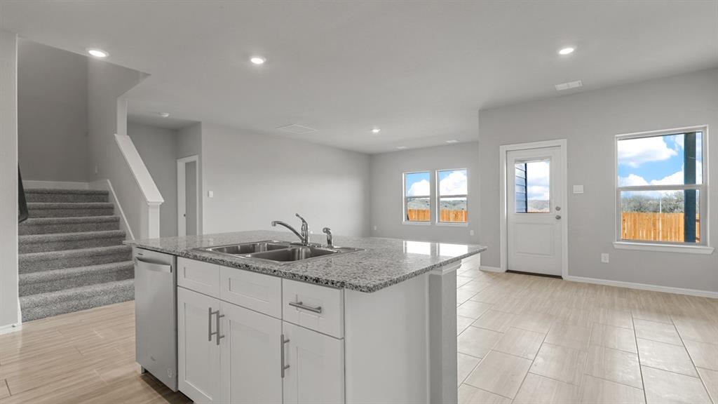8401 Bluebonnet Bend Road Property Photo 4