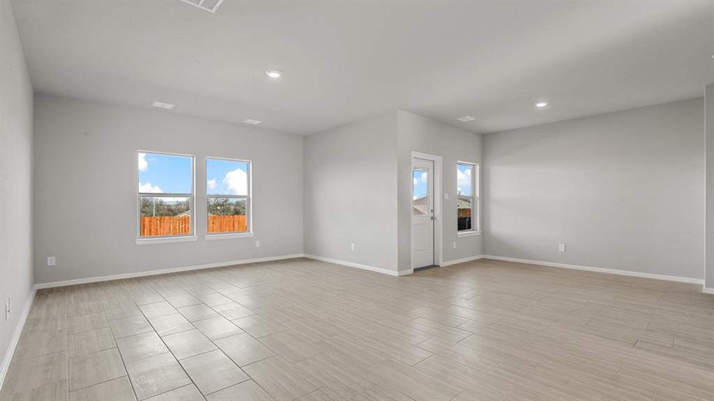 8401 Bluebonnet Bend Road Property Photo 14