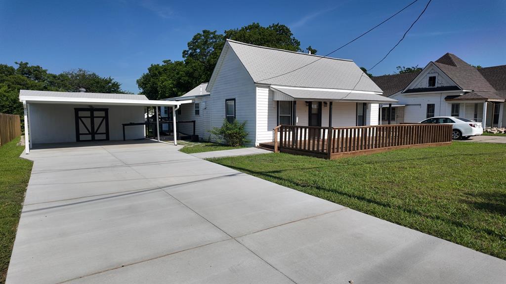 215 S Walker Street Property Photo 2