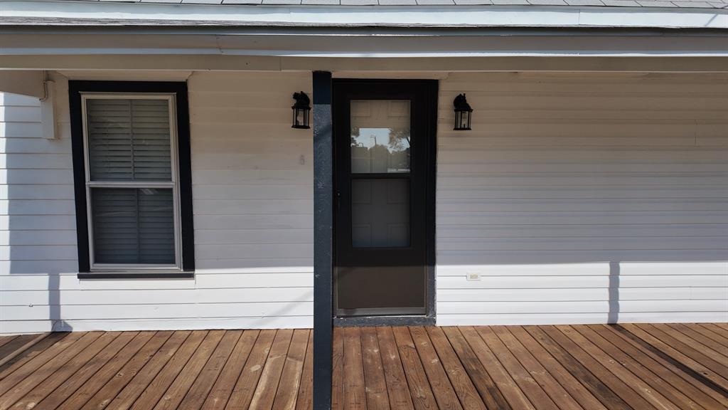 215 S Walker Street Property Photo 3