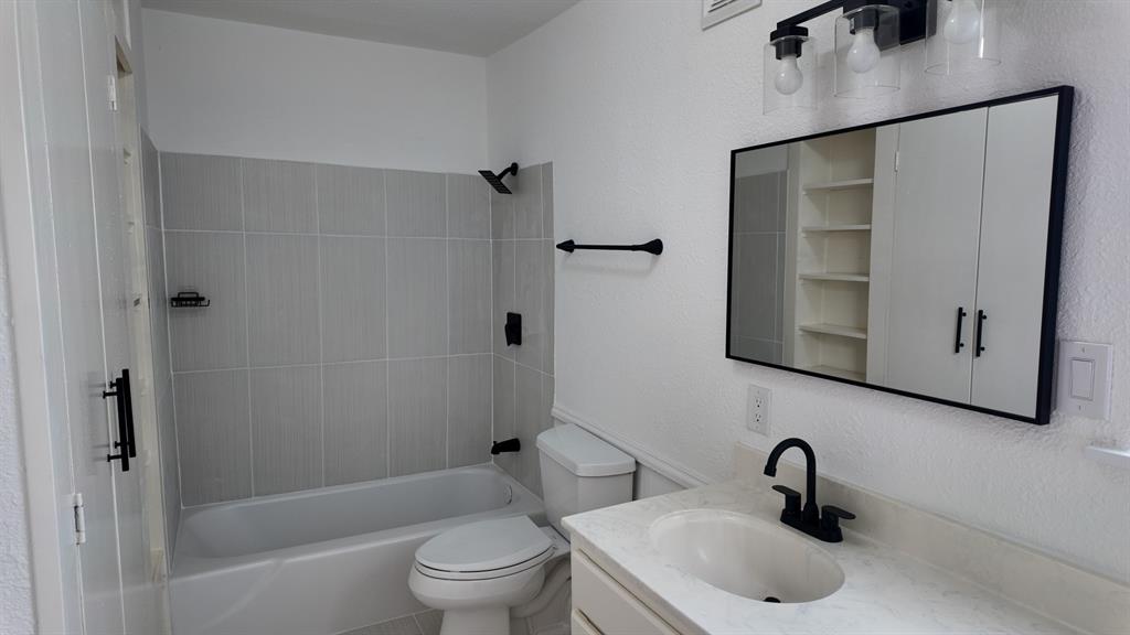 215 S Walker Street Property Photo 14