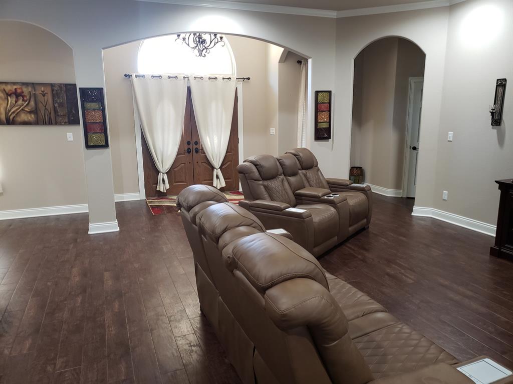 6727 N Hills Drive Property Photo 5