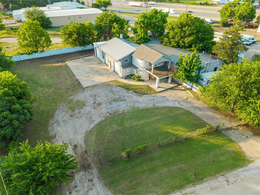 301 E Dallas Street Property Photo 1