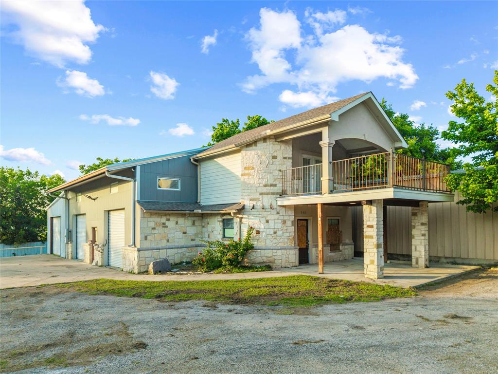 301 E Dallas Street Property Photo 4