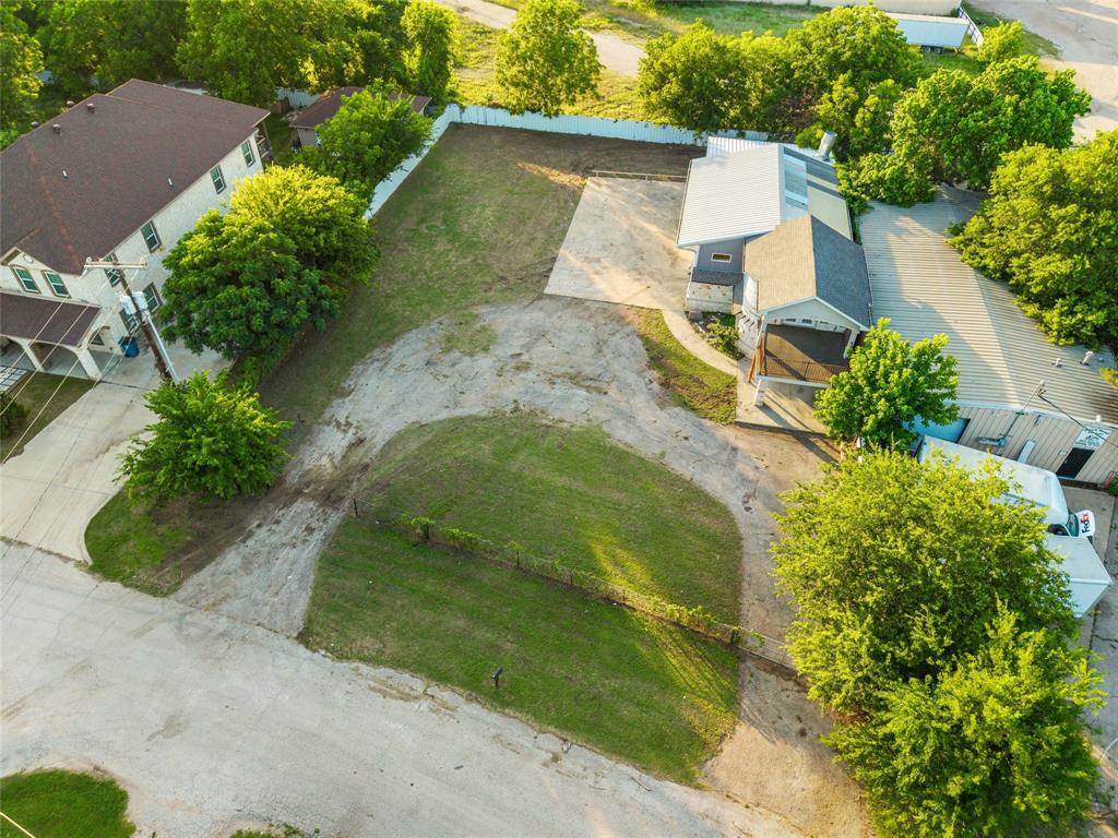 301 E Dallas Street Property Photo 6